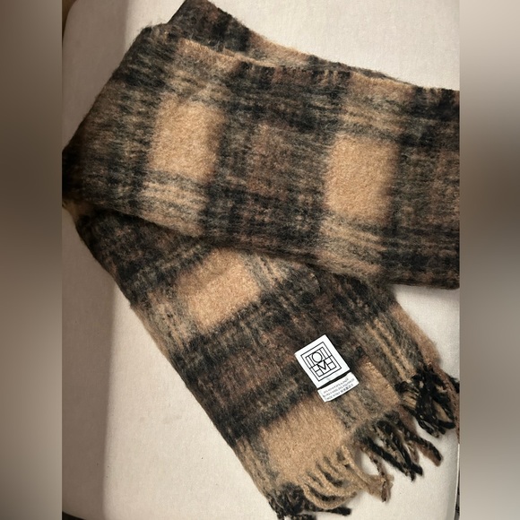 Toteme plaited scarf wool/ mohair/ alpaca in mustard - Picture 5 of 10